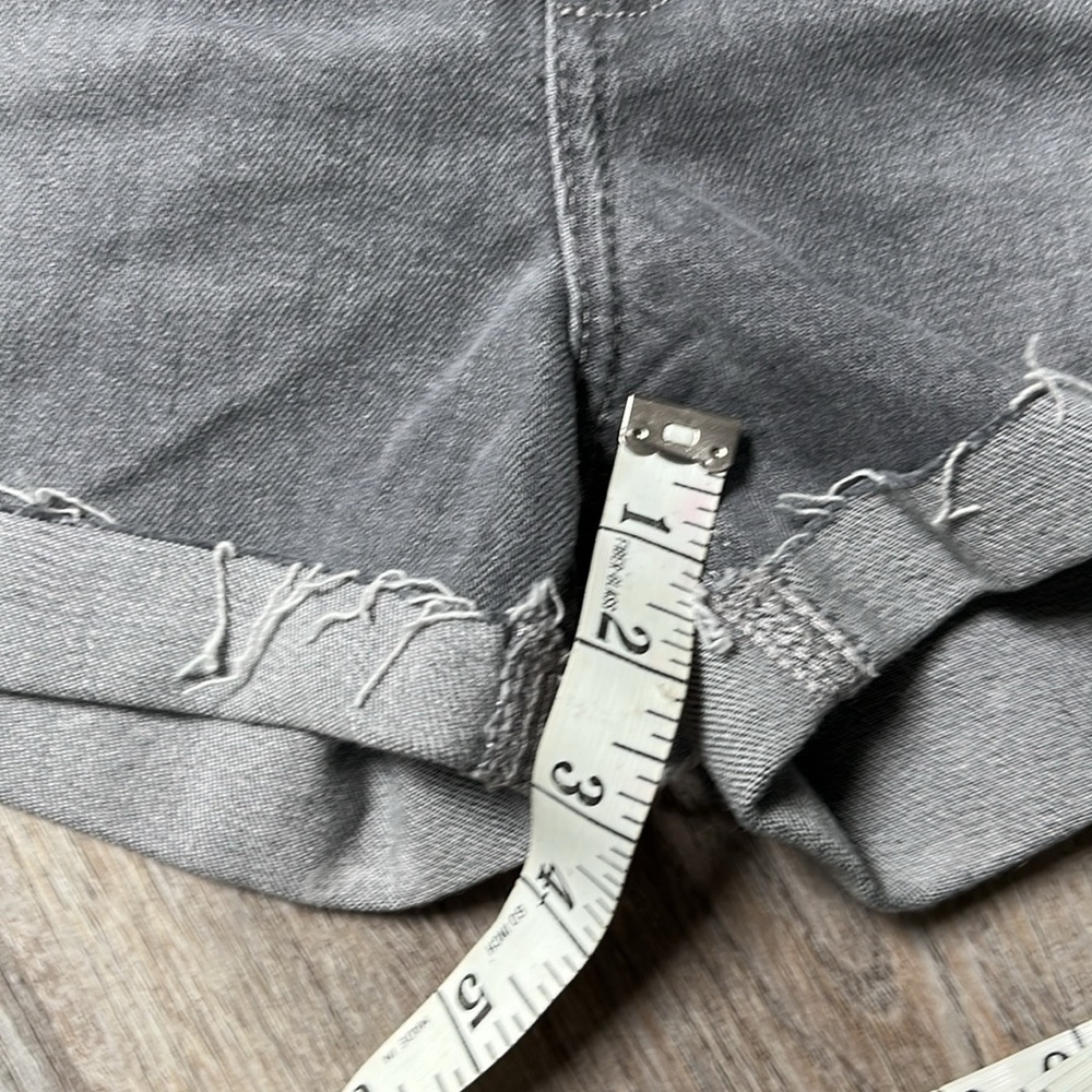Old Navy O.G. Short High Rise distressed shorts - Picture 8 of 10
